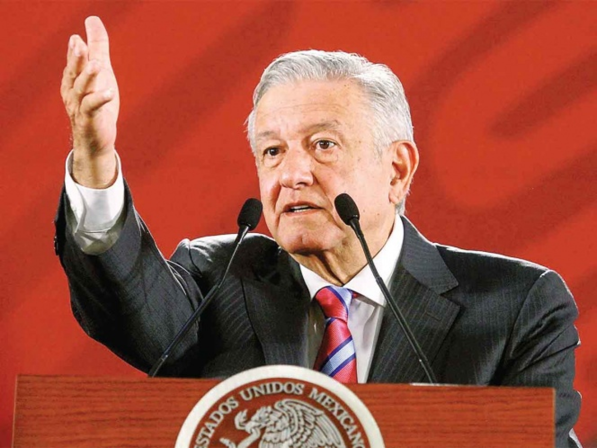 AMLO a Trump: no soy cobarde; Washington amaga con aranceles a México