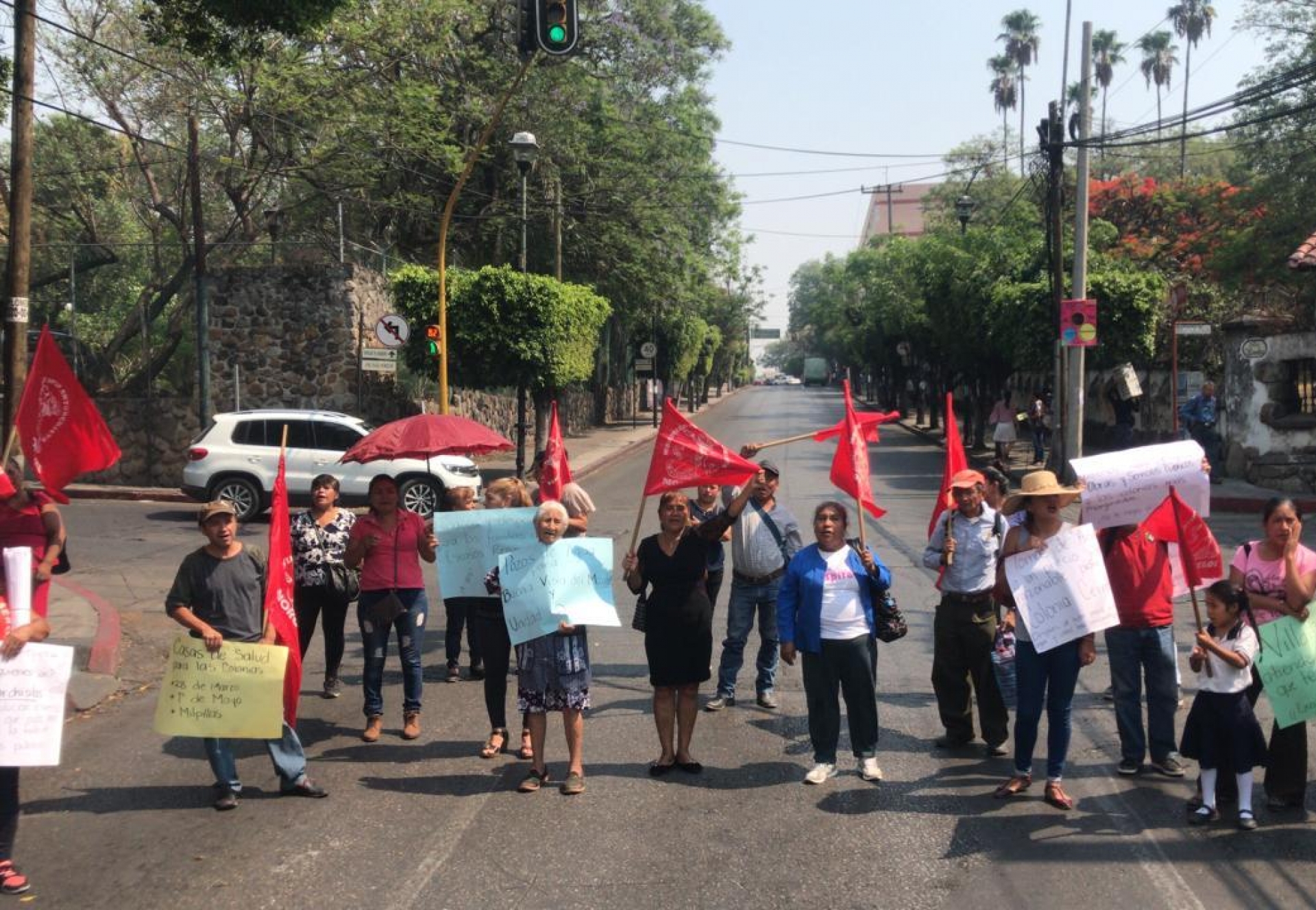 Integrantes de Antorcha Campesina se manifiestan en Cuernavaca
