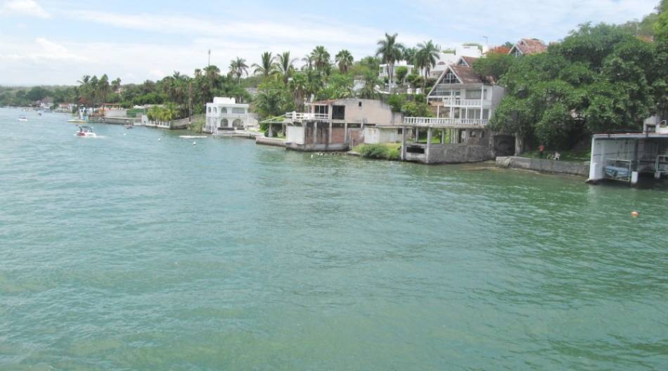 Rechazan que aguas tratadas sean vertidas al lago de Tequesquitengo