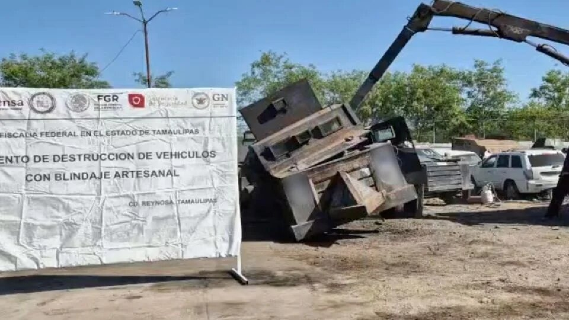 FGR destruye 32 vehículos 'monstruo' de grupos delictivos en Tamaulipas