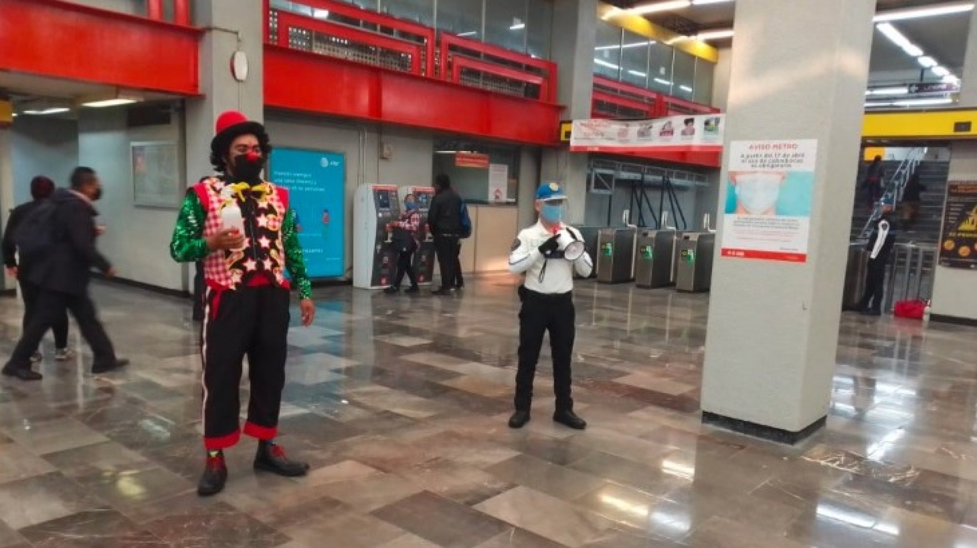 'Que no te cargue el payaso': La nueva campaña del Metro de la CDMX para que uses correctamente el cubrebocas