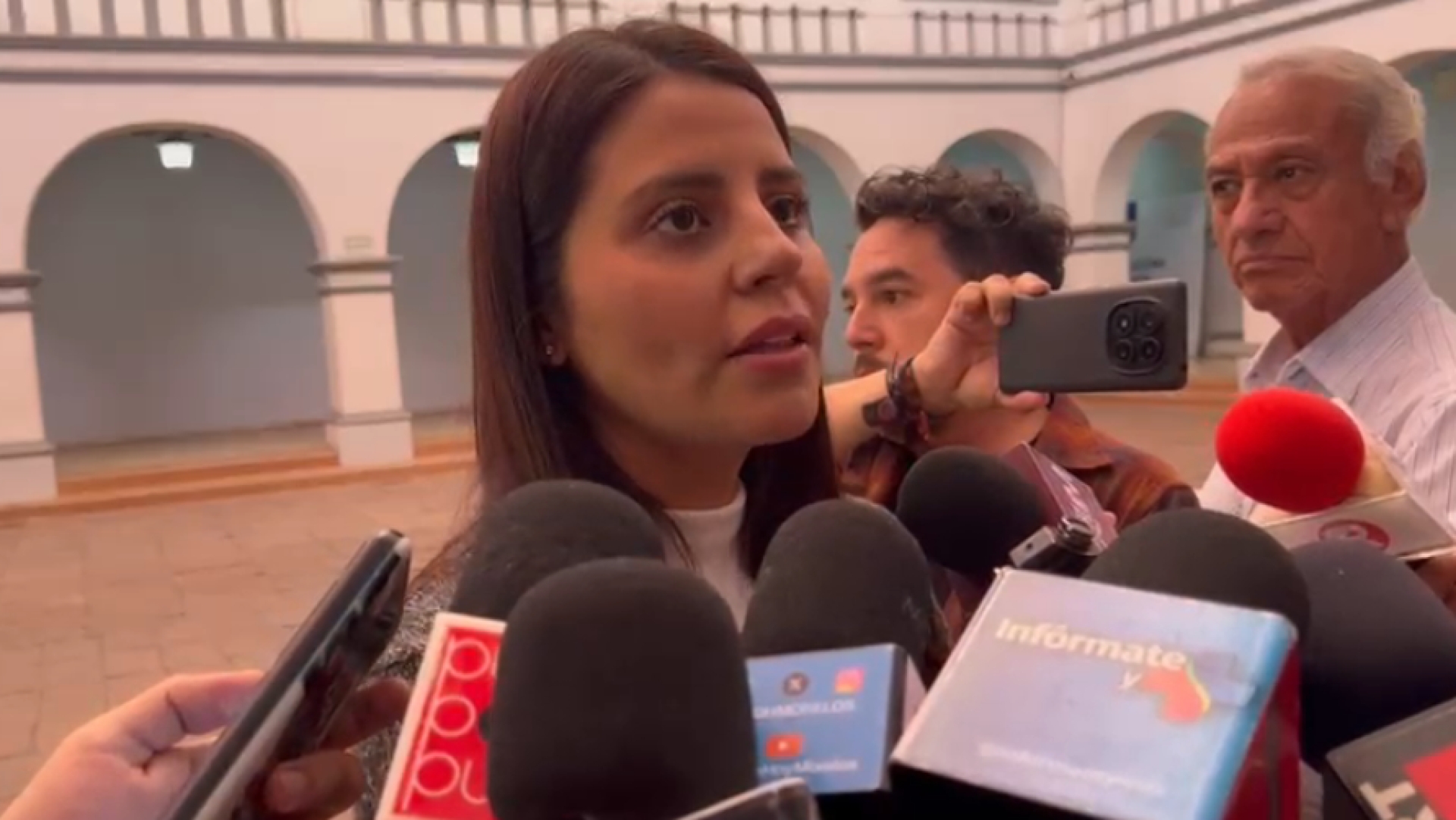 Respalda síndica capitalina labor de secretario general del ayuntamiento para reordenar comercio informal