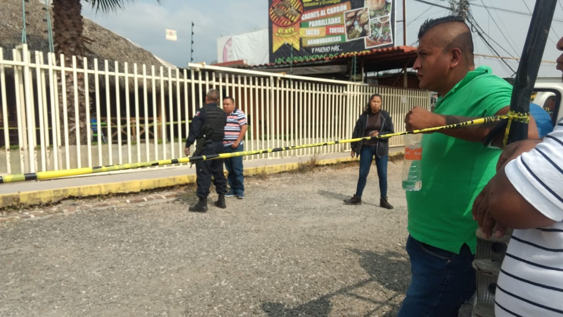 Asesinan a tiros a un hombre en un restaurante, en Ocotepec