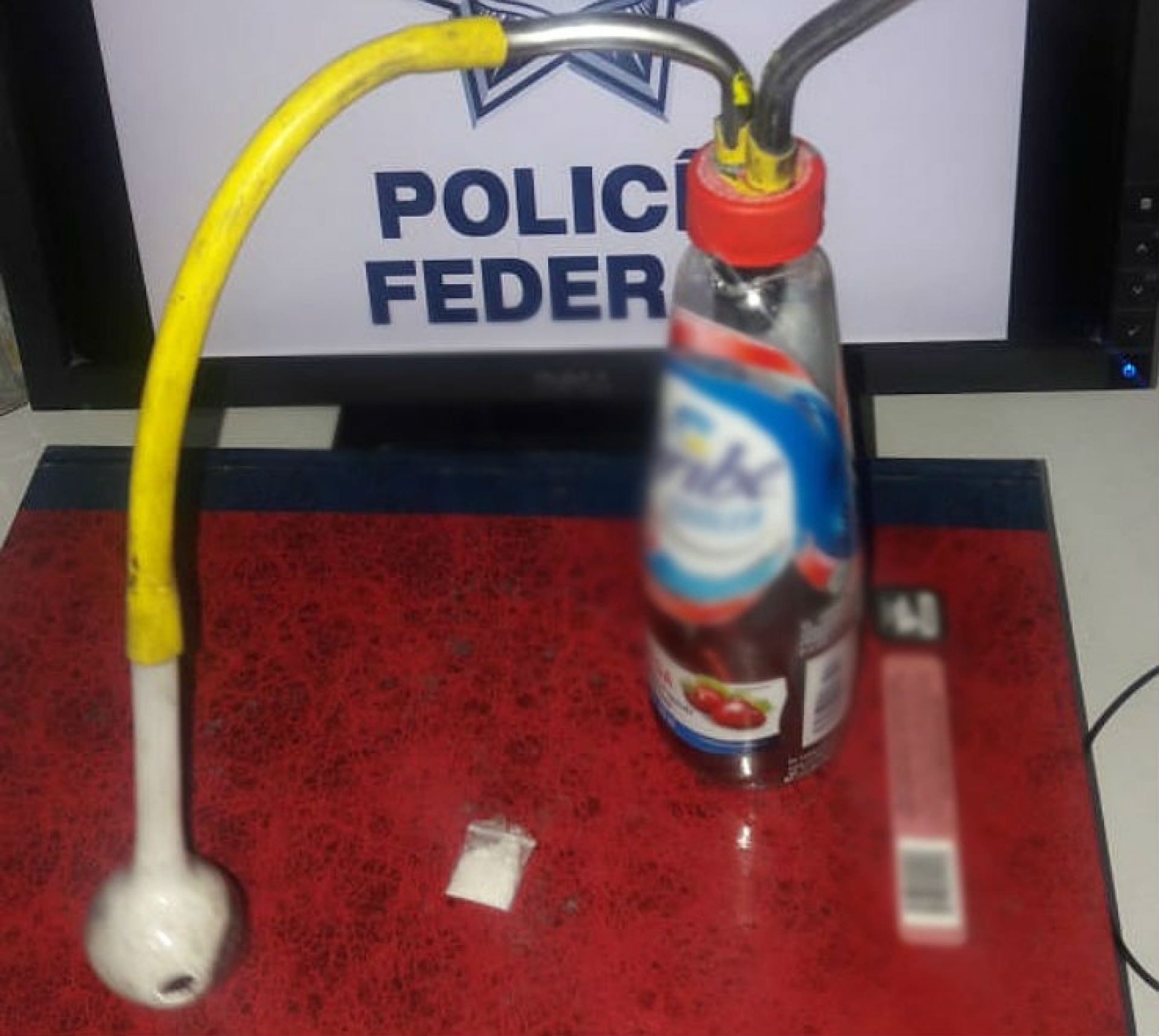 Detiene PF a conductor que transportaba dosis de aparente droga sintética