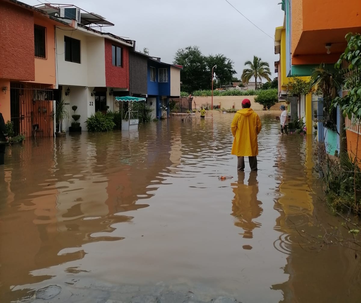 Crece río Apatlaco más de cinco metros sobre su cauce normal; 12 casas inundadas