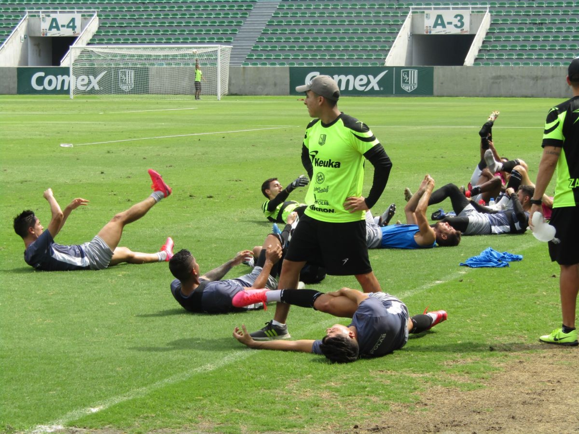 Cañeros entrenan por su cuenta