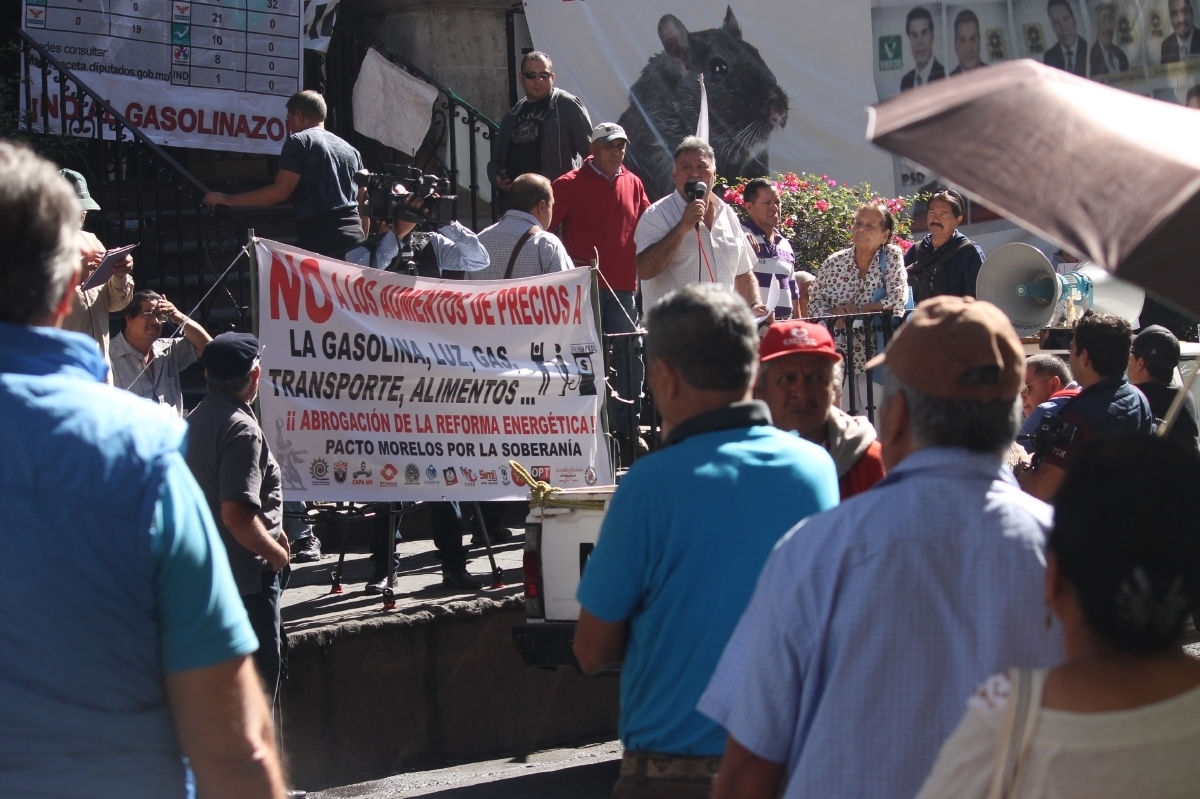 Llevan protestas al Congreso