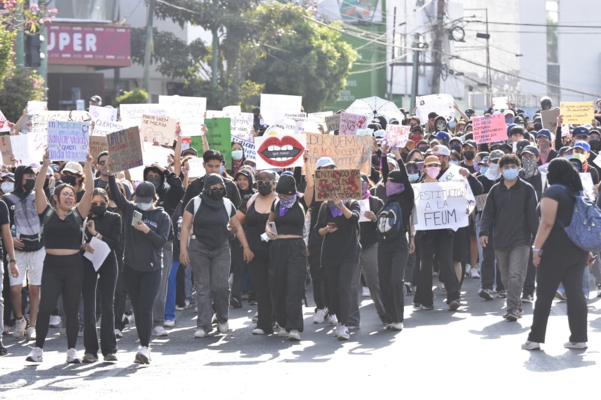 Demandan estudiantes de Los Belenes-UAEM justicia por el feminicidio de Kimberly Joselin