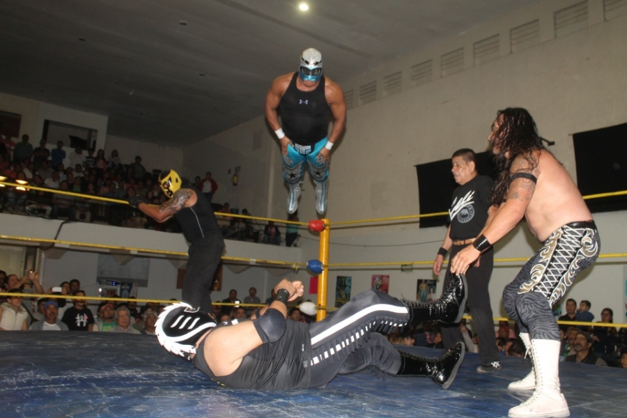 Se presentan Volador Jr. y Bárbaro Cavernario en Cuernavaca
