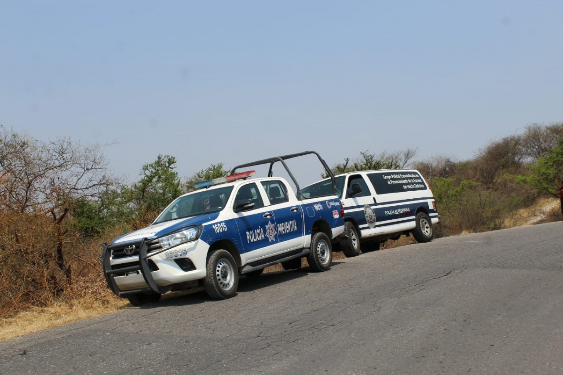 Hallan cadáver encobijado en el paraje 'El Salto', en Tetecalita