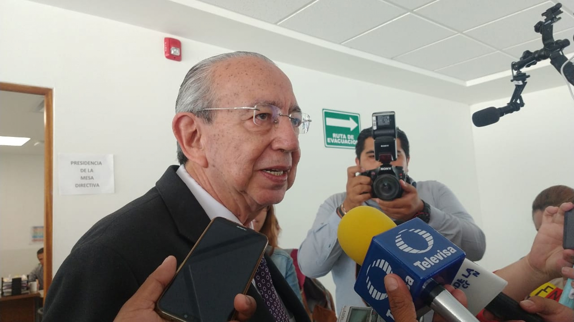 Movimiento por adeudos a homologados y jubilados, 'más que justo es político': Educación