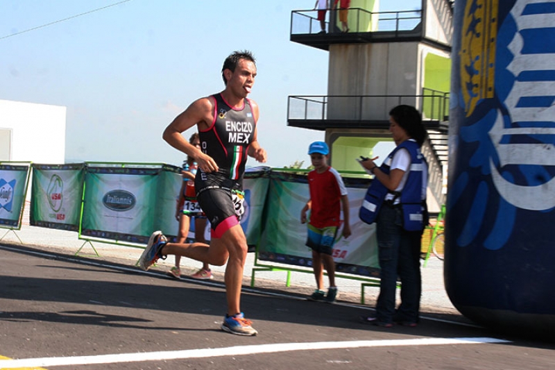 Roberto Encizo gana la quinta fecha del serial Triatlón Aspid
