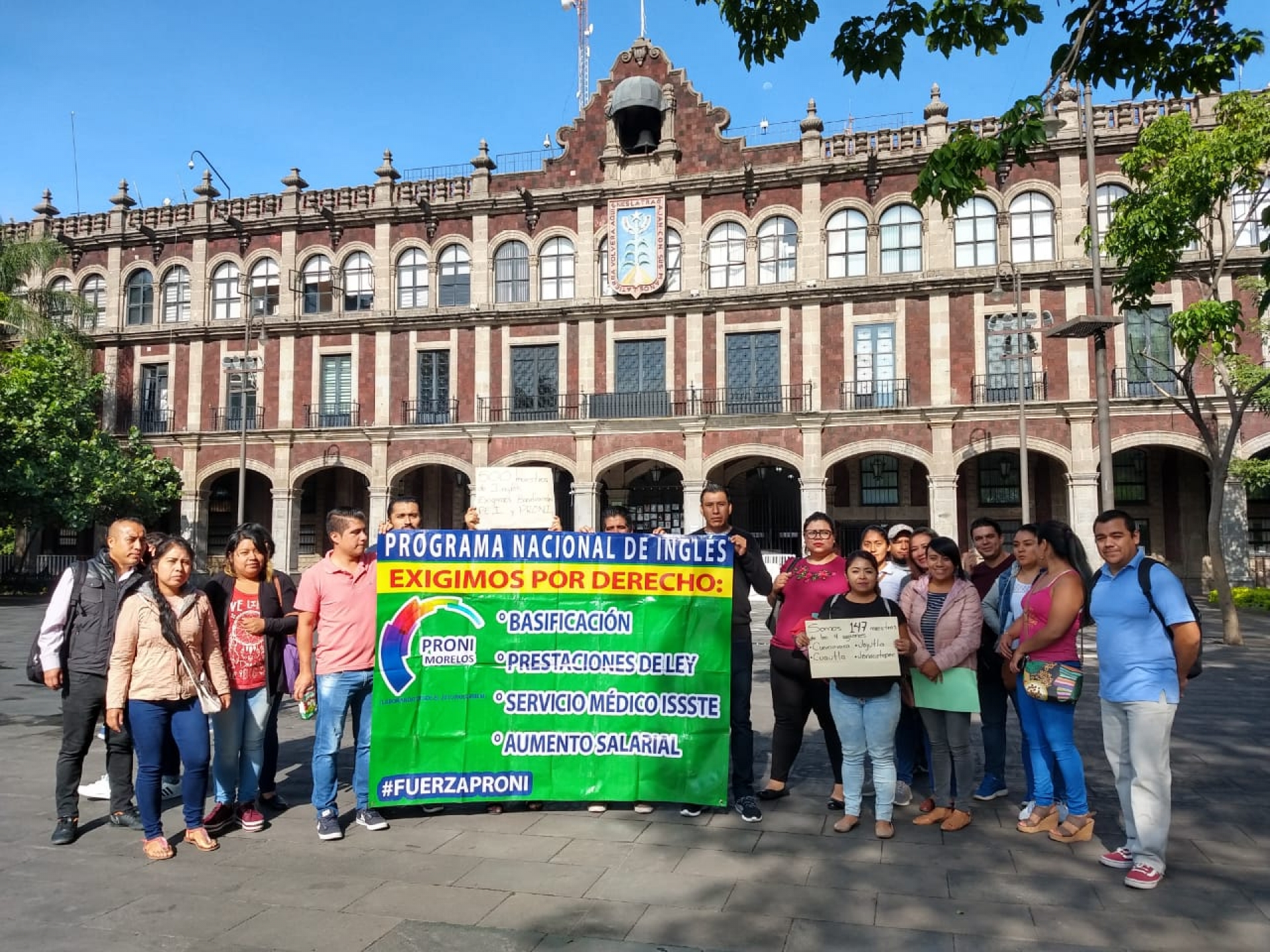Nuevamente se manifiestan maestros de inglés, en Cuernavaca