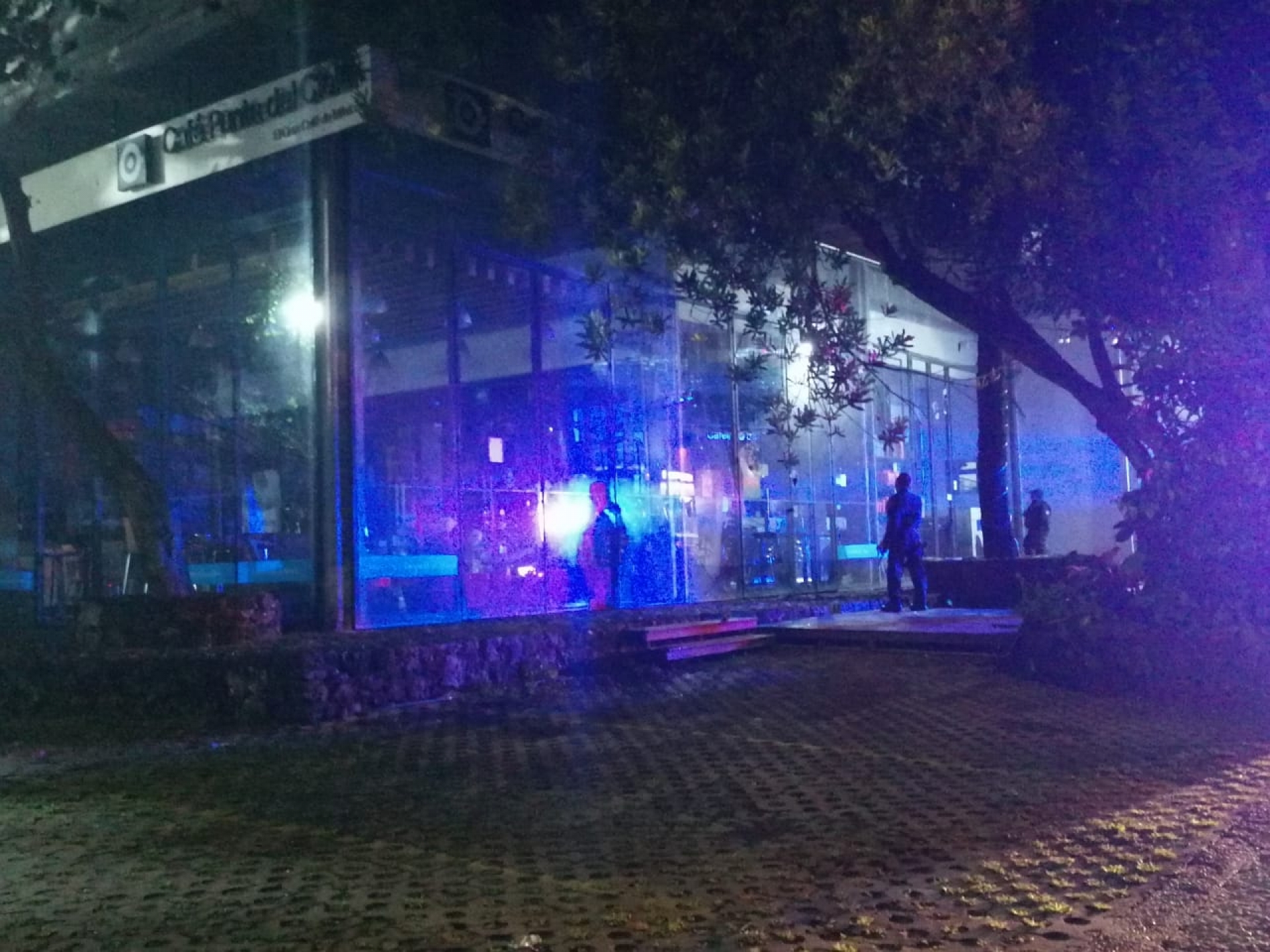 Disparan contra la fachada de una cafetería ubicada en Acapantzingo