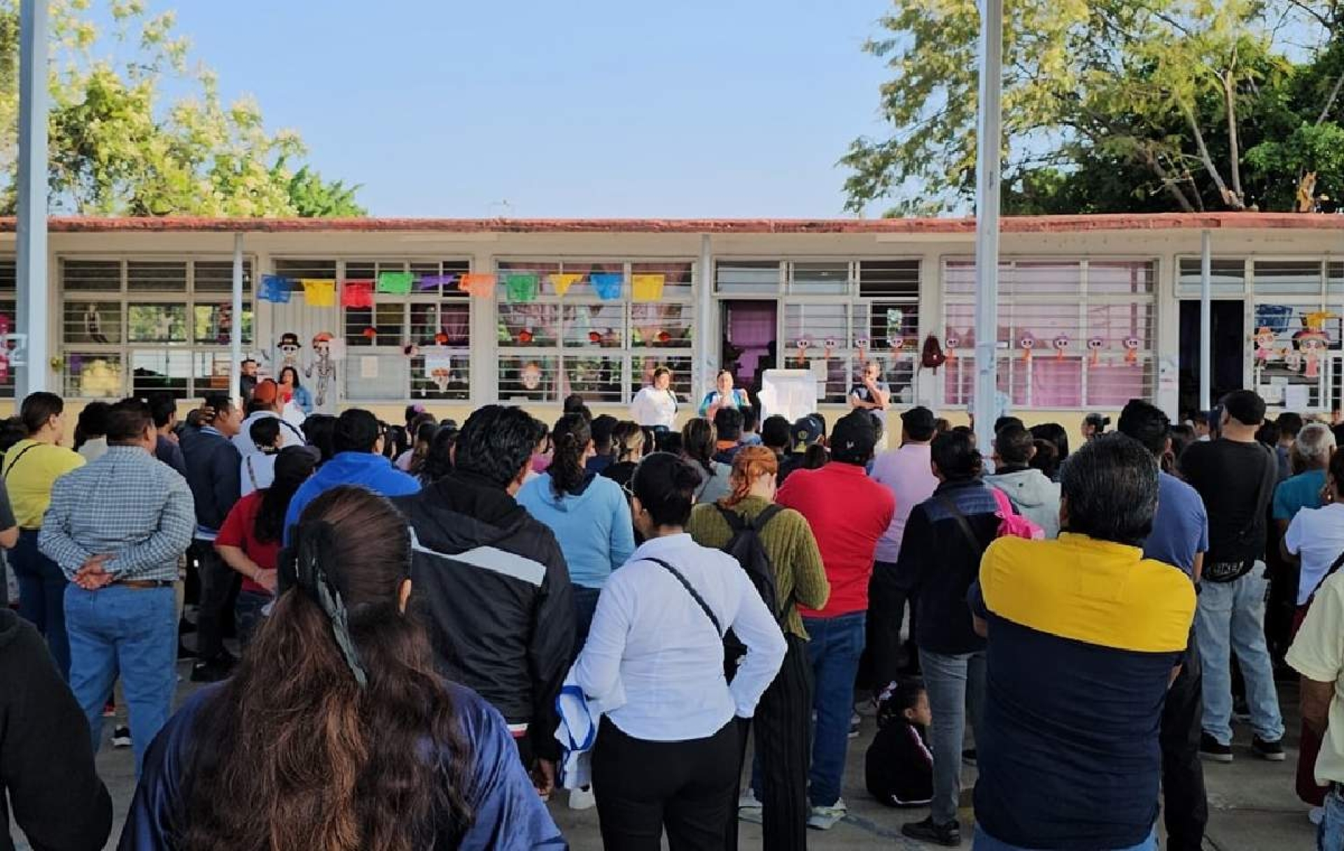 Se prolonga conflicto en primaria de Cuautla