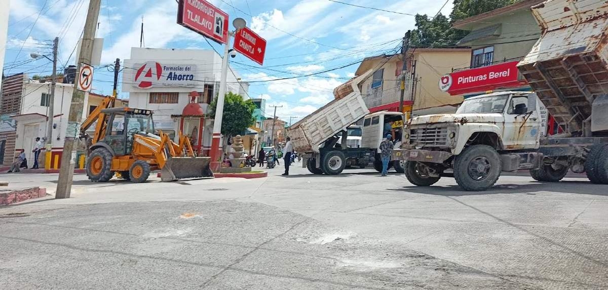 Bloquean camioneros calles de Axochiapan