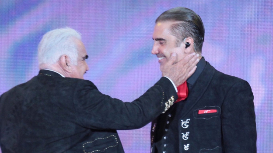 Vicente Fernandez hace vibrar a 85 mil almas en su último concierto