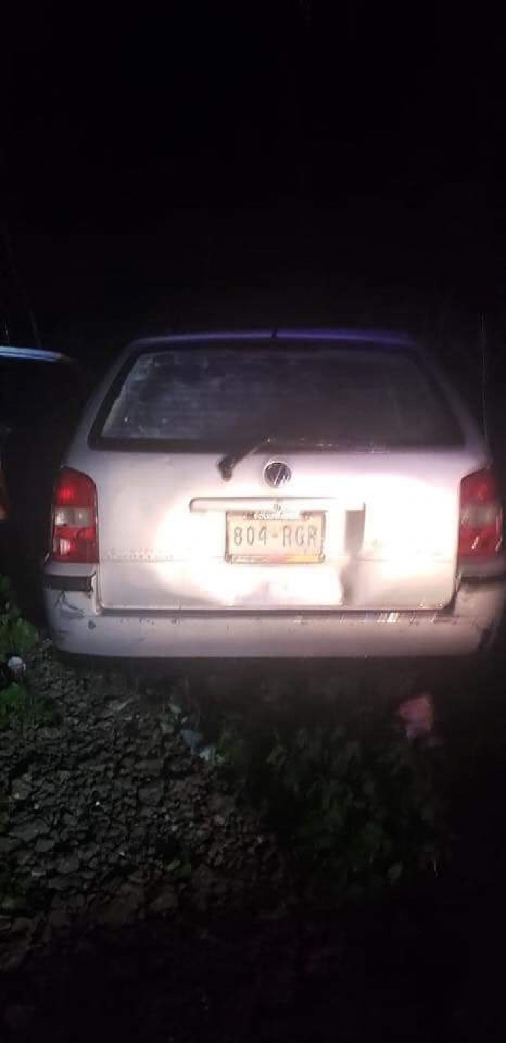 Encuentran a taxista muerto en la cajuela de un auto