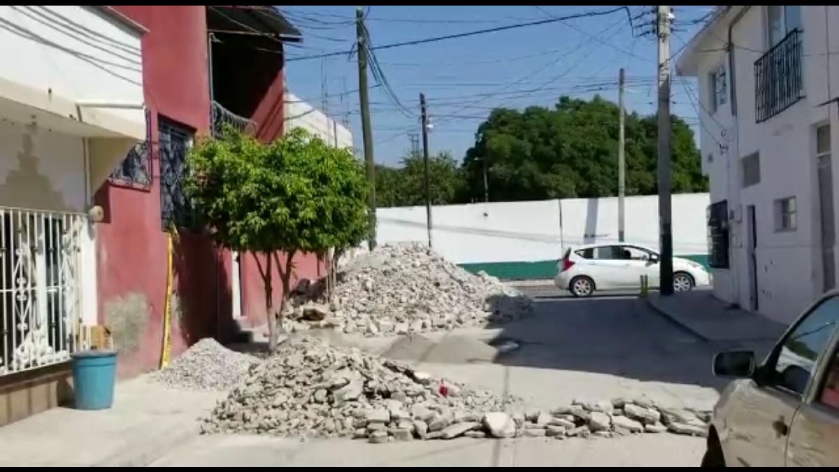 Inconclusa, demolición de casas en colonia de Zacatepec por retiro de maquinaria
