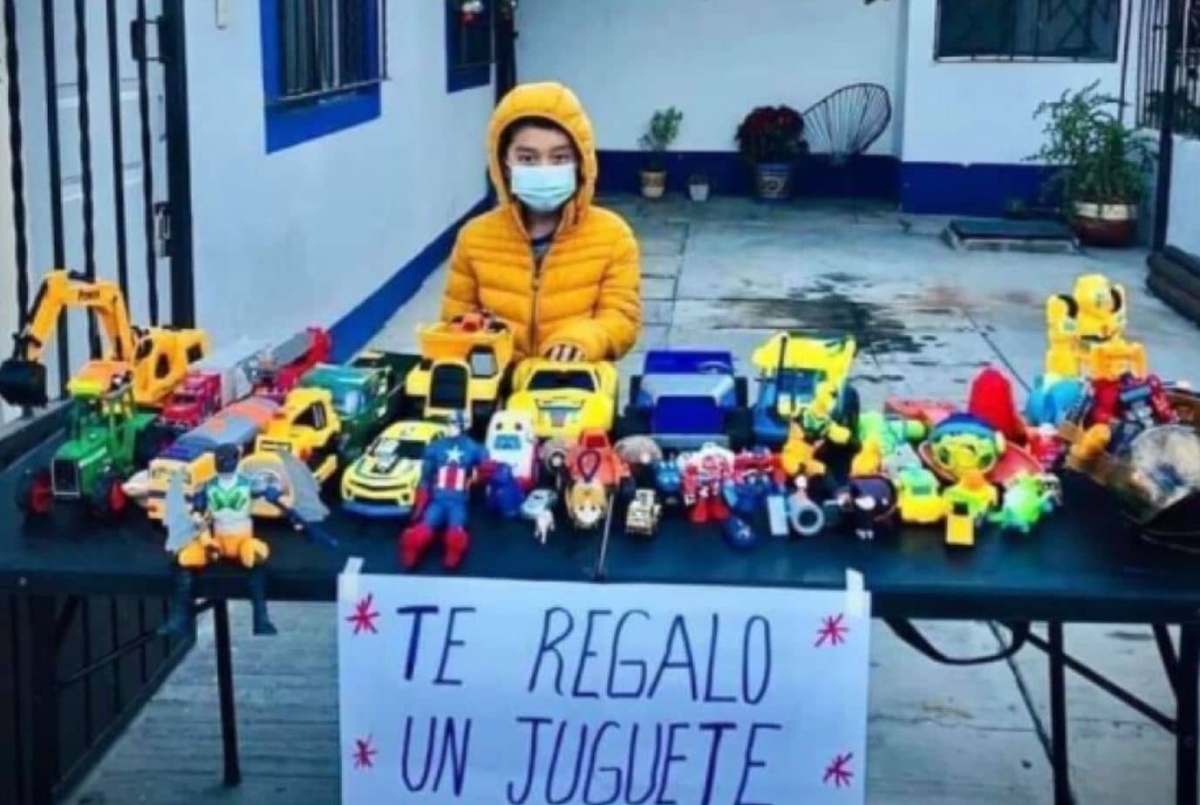 Pequeño regala sus juguetes a otros niños por "Día de Reyes"