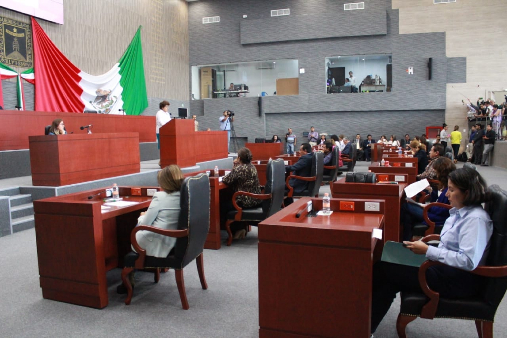 Aprueba Congreso citar a comparecer a secretarios de despacho