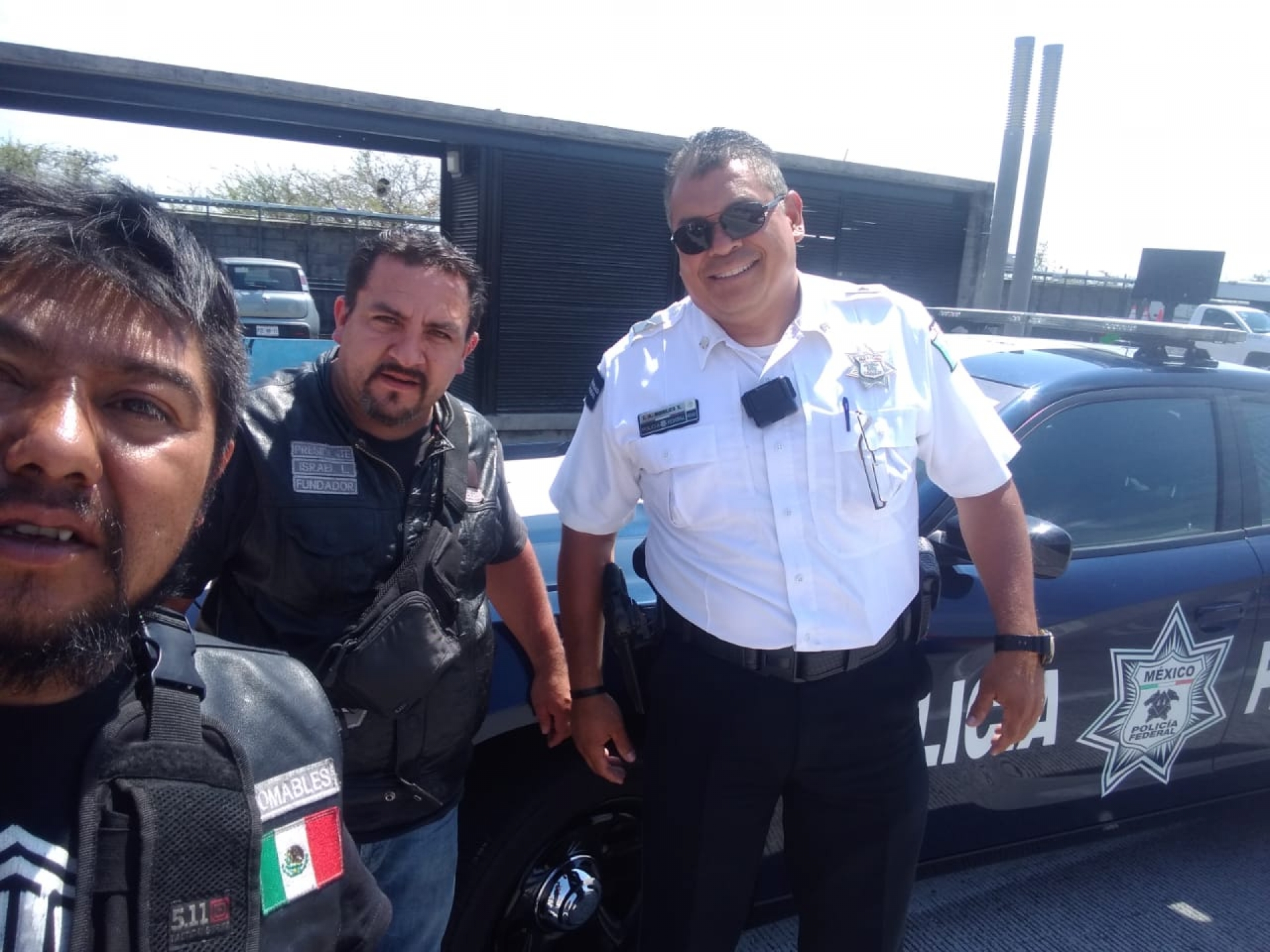 Tras encontrar celular, policía federal lo devuelve a motociclista