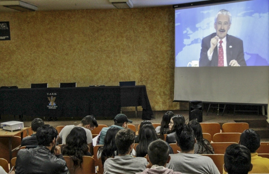 Presentan en la UAEM curso de protección y productividad avícola