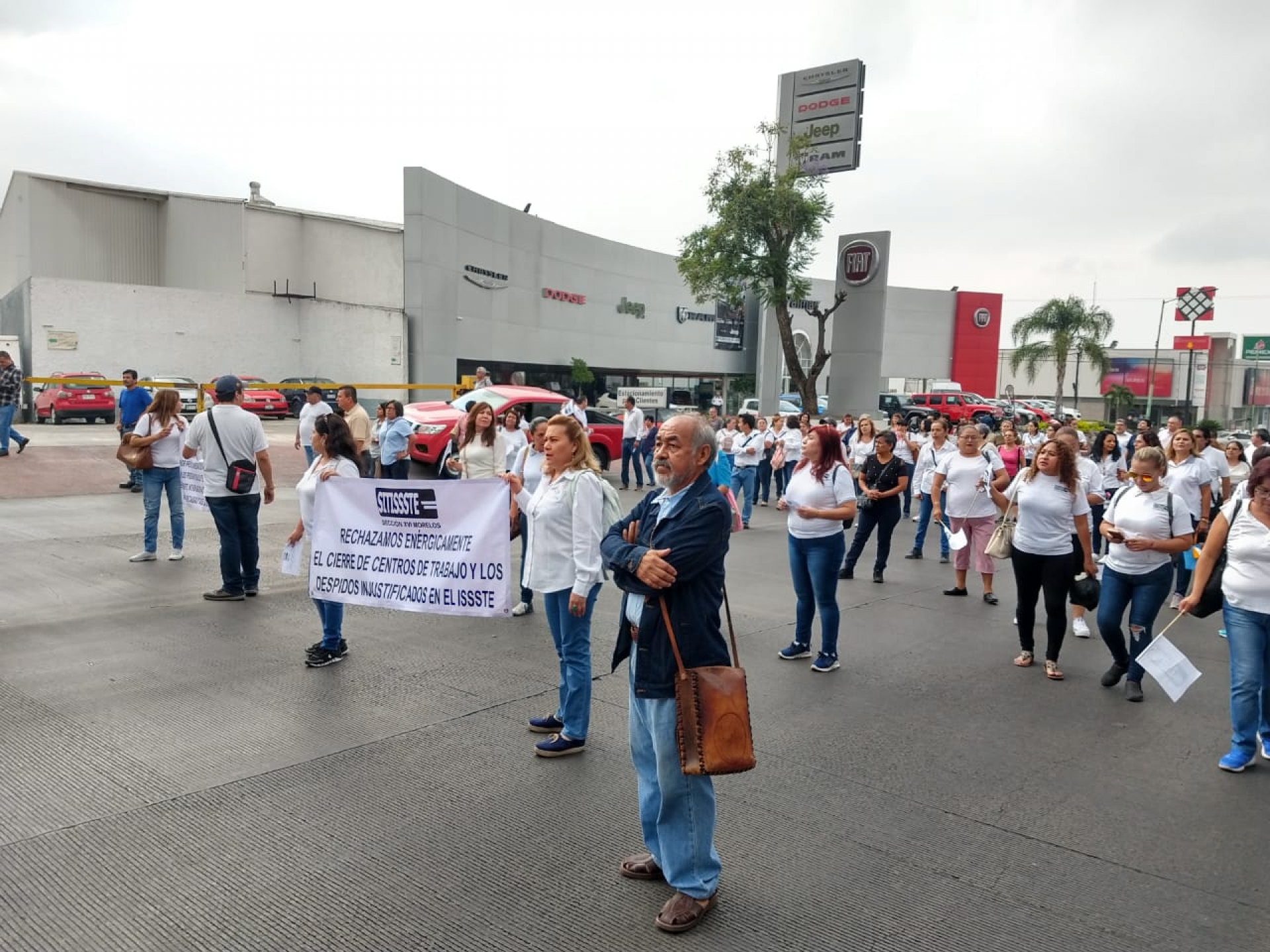 Se manifiestan trabajadores sindicalizados del ISSSTE
