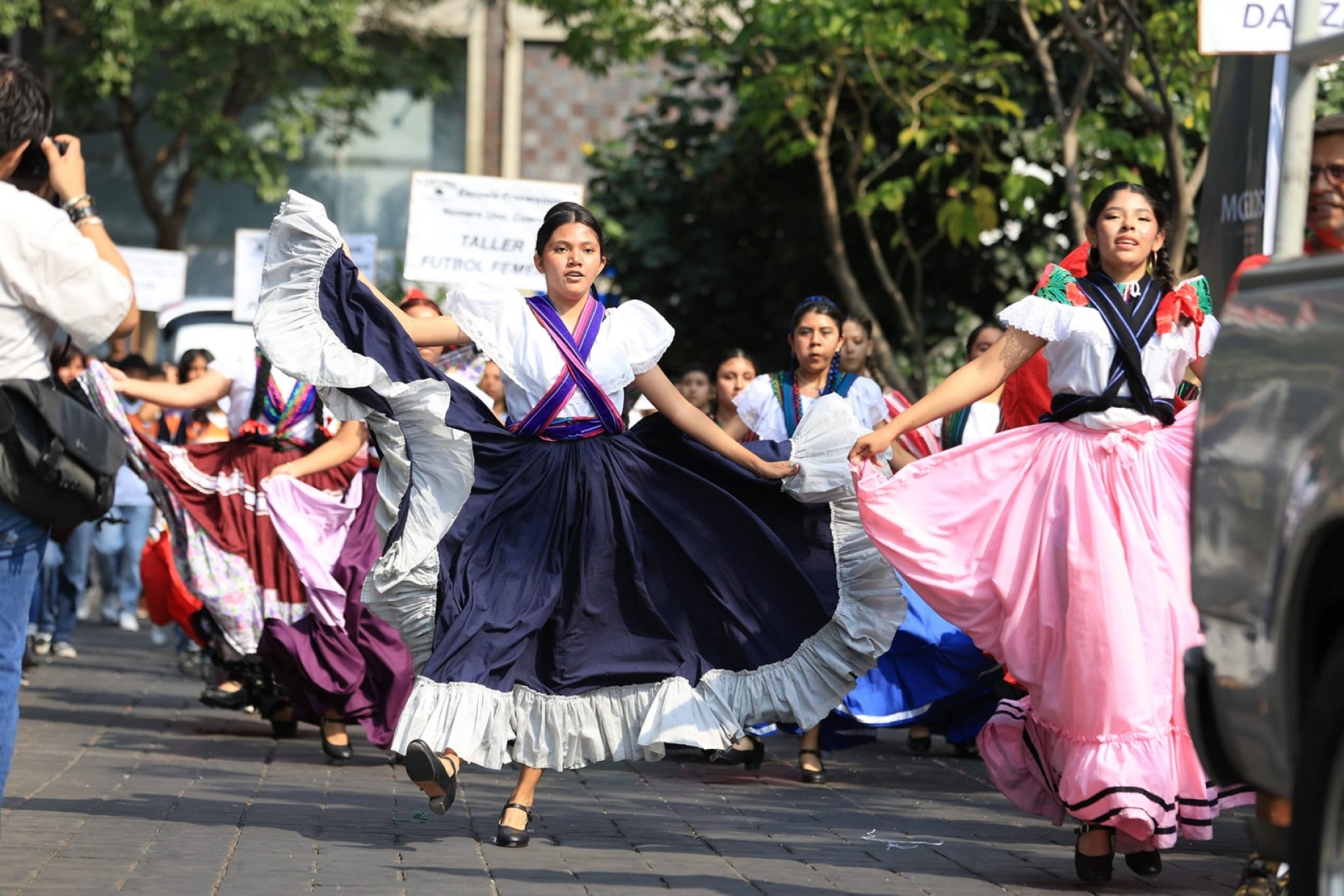 Refuerza Gobierno de Morelos identidad nacional con participación del sector educativo en desfile del 20 de noviembre