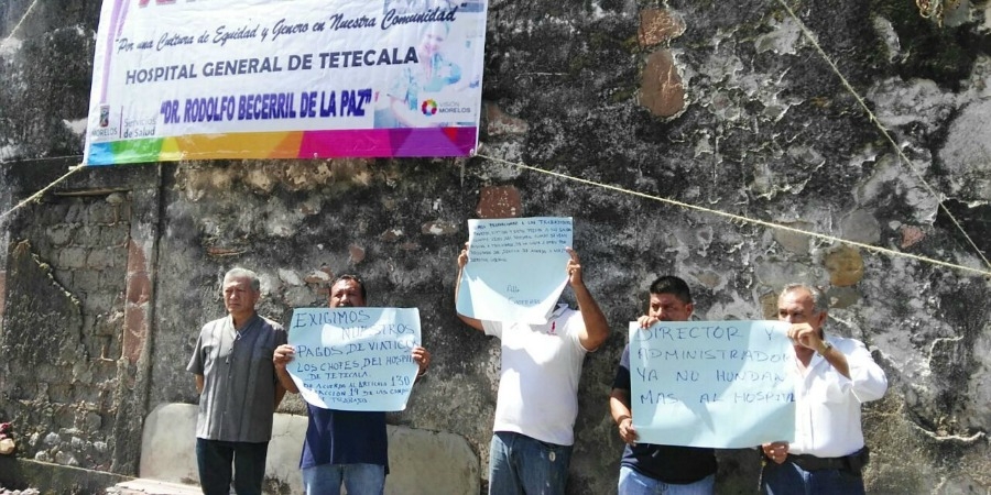 Protestan trabajadores del hospital de Tetecala