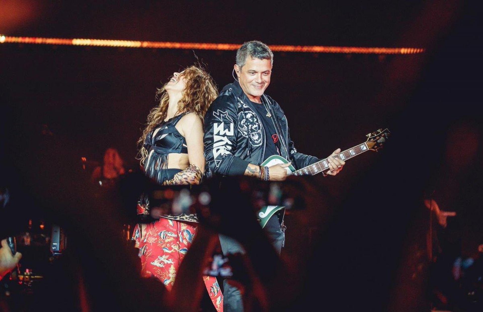 VIDEO: Shakira y Alejandro Sanz sorprenden y cantan "La Tortura"