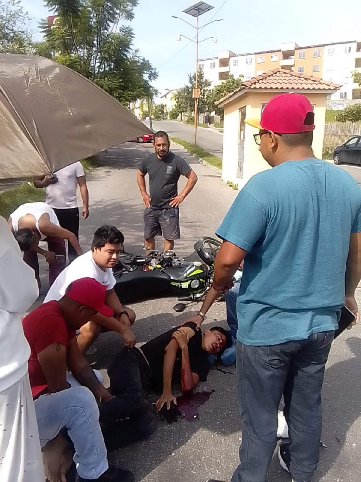 Resultó herido al caer de su motocicleta
