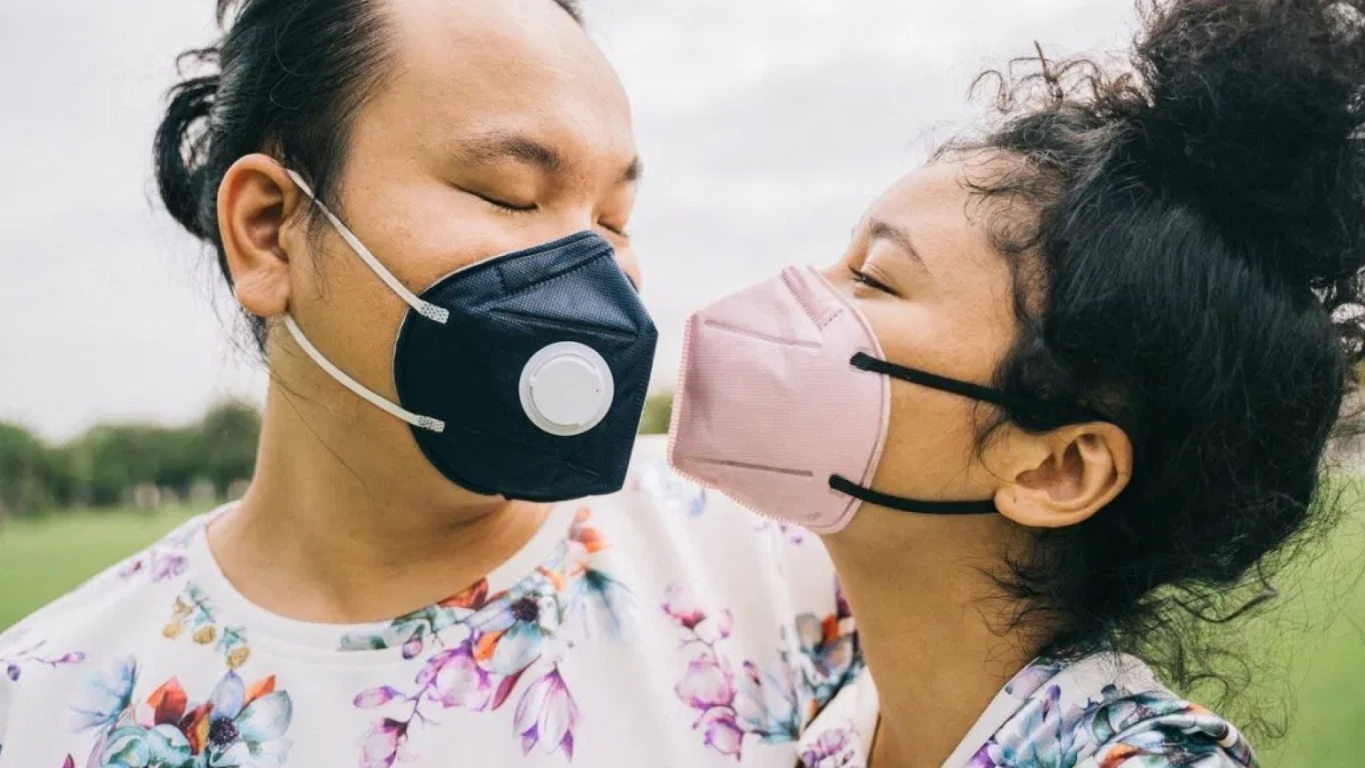 ¡Ya quítatelo! Usar un cubrebocas sucio traería problemas de salud