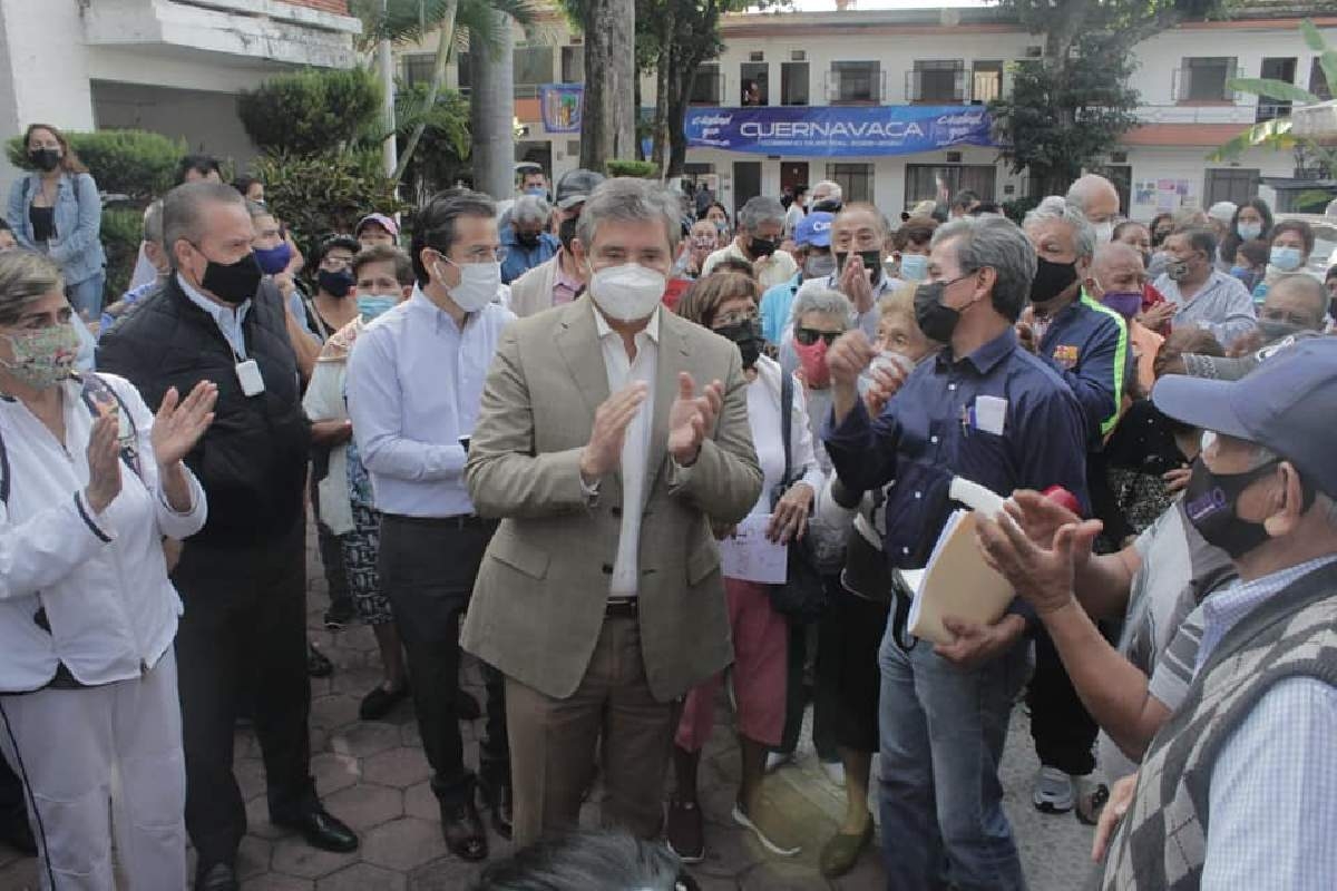 Busca Urióstegui cobrar predial por postes de CFE y Telmex