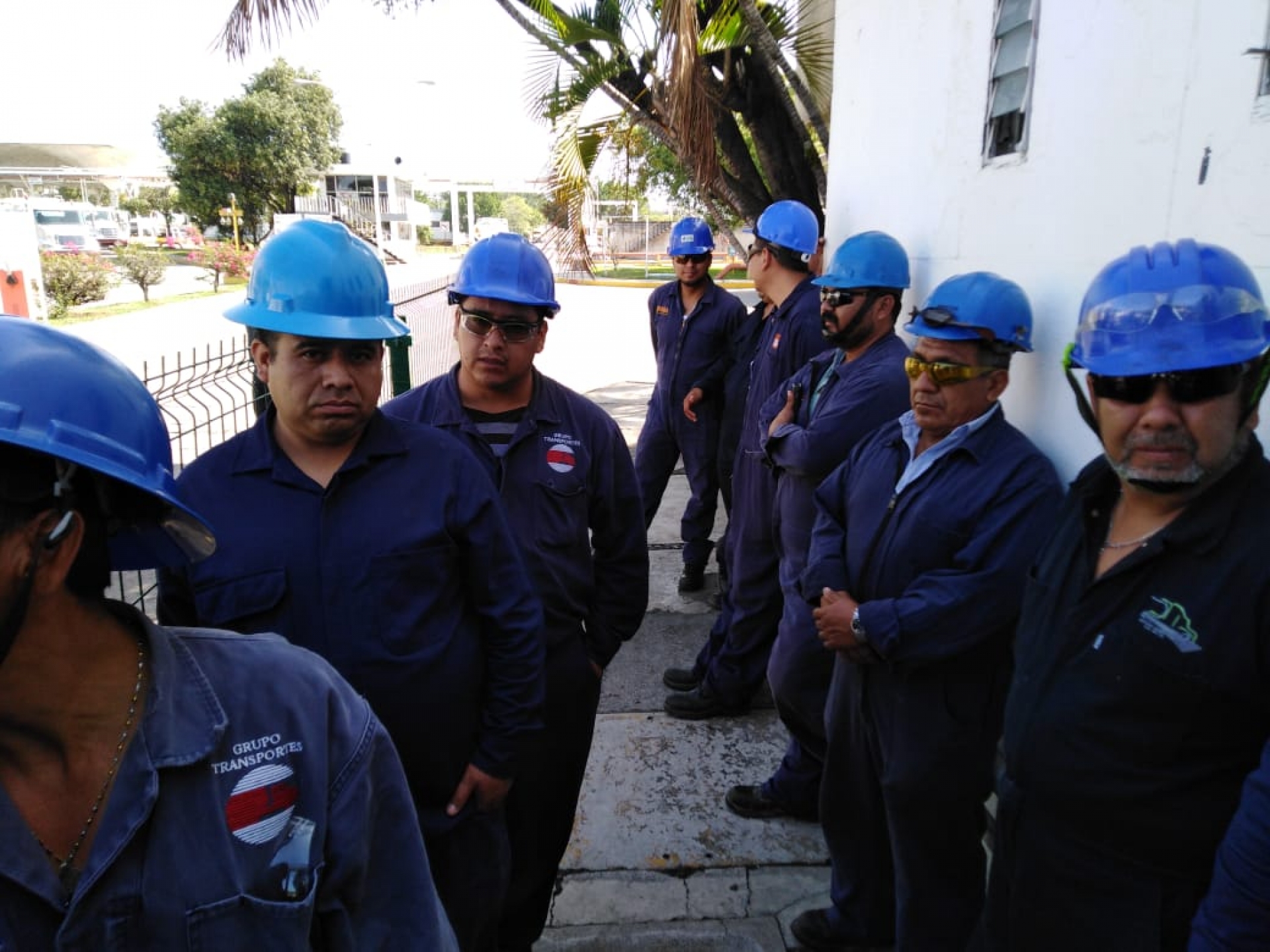 Piperos cierran depósito de Pemex; riesgo de desabasto