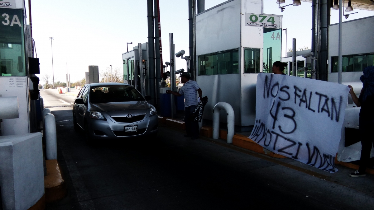 Integrantes del Cali tomaron la caseta de Puente de Ixtla