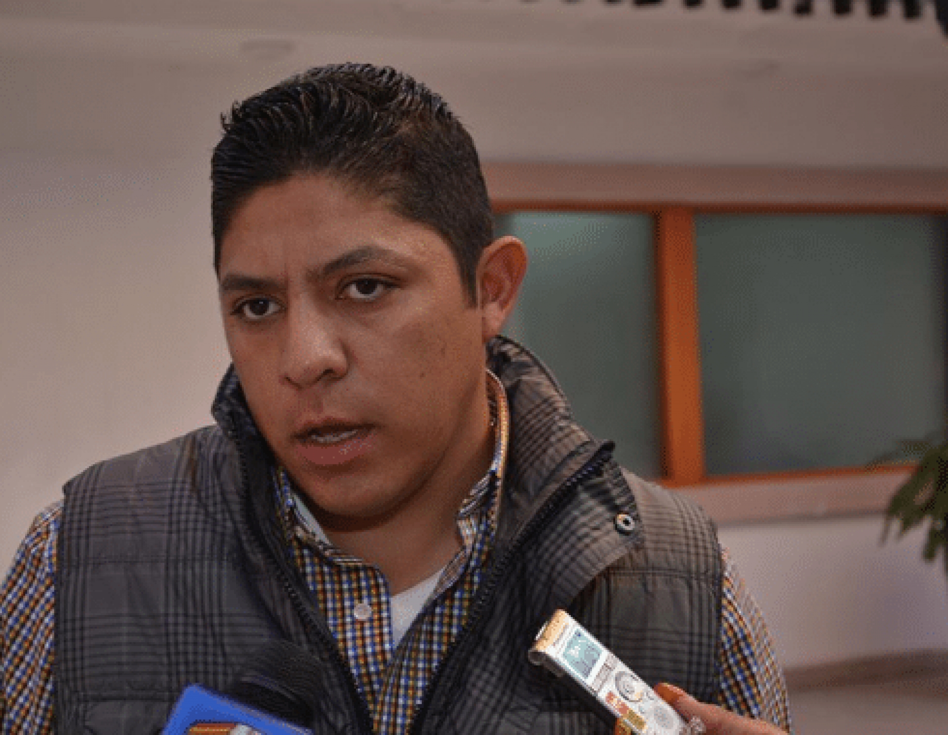 PRD designa a diputado con antecedentes penales para coordinar su bancada