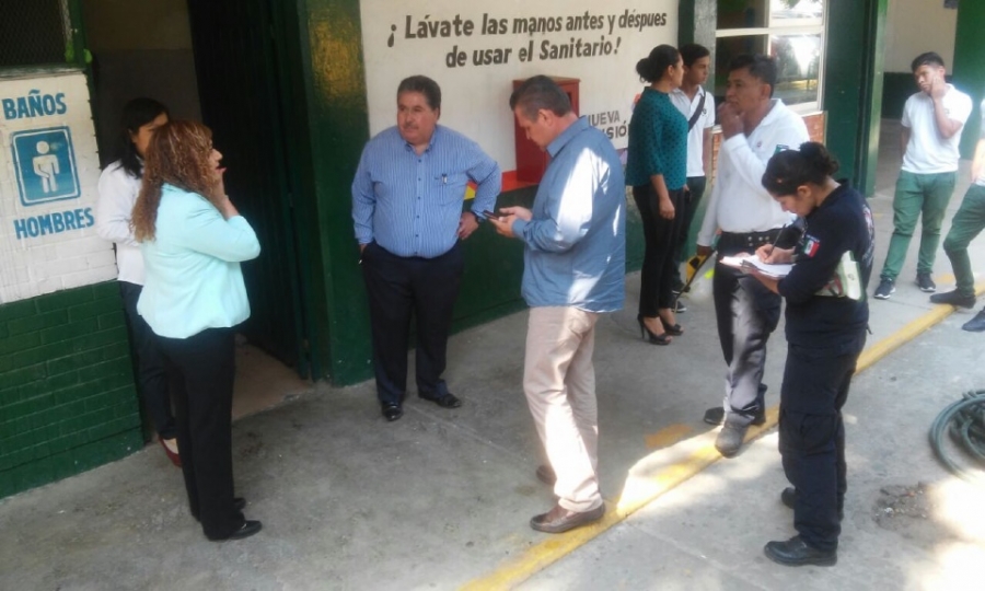 Explota un petardo en baños del Cobaem 01