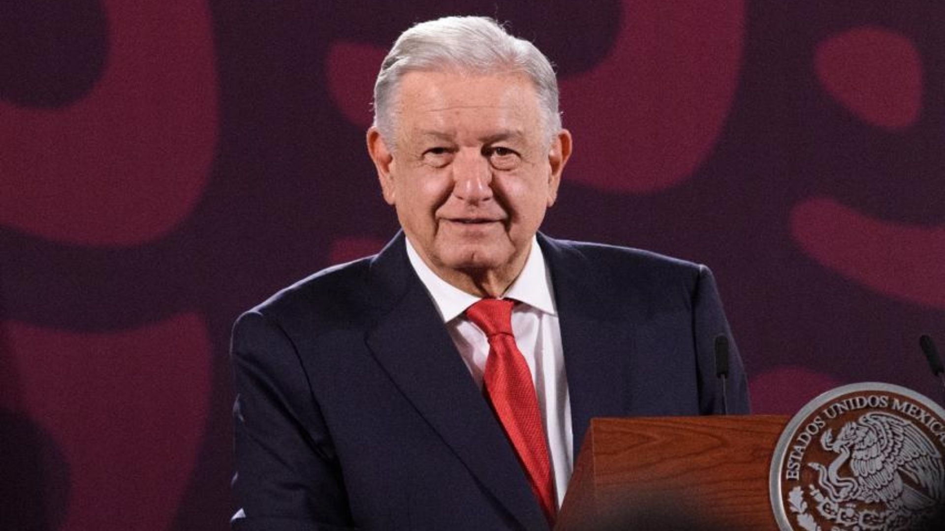 AMLO anuncia reunión de Sheinbaum con padres de Ayotzinapa: 'no habrá carpetazo'
