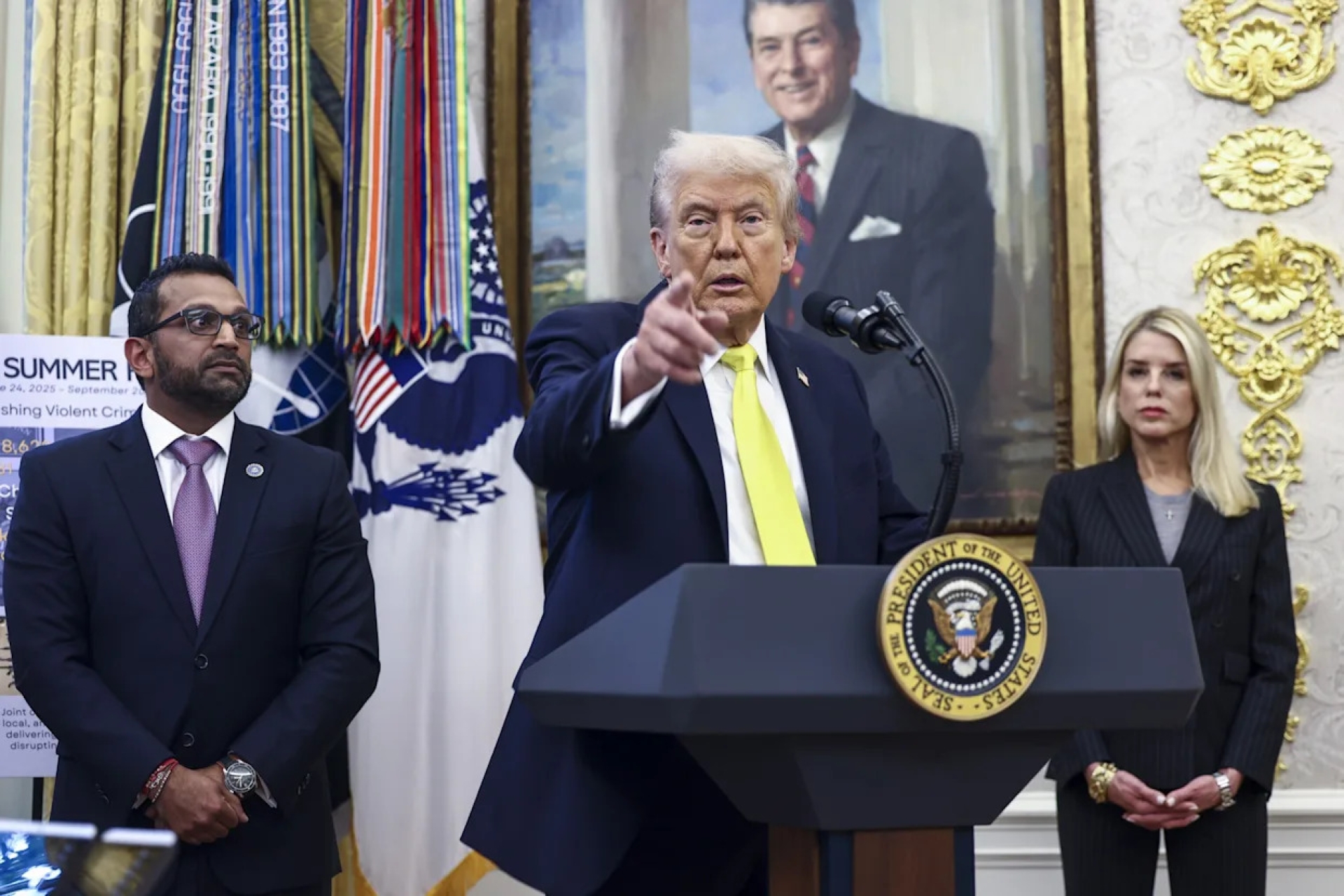 Trump evalúa atacar Venezuela; confirma operaciones de la CIA