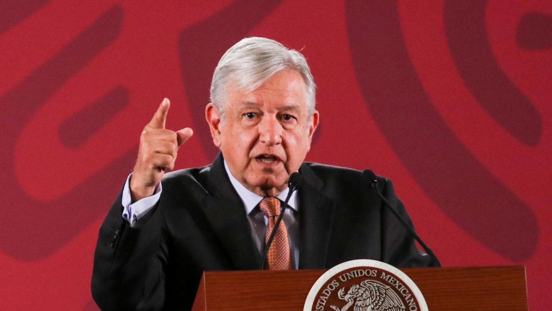 'Si faltan medicinas, que se vaya hasta en avión para traerlas', afirma López Obrador