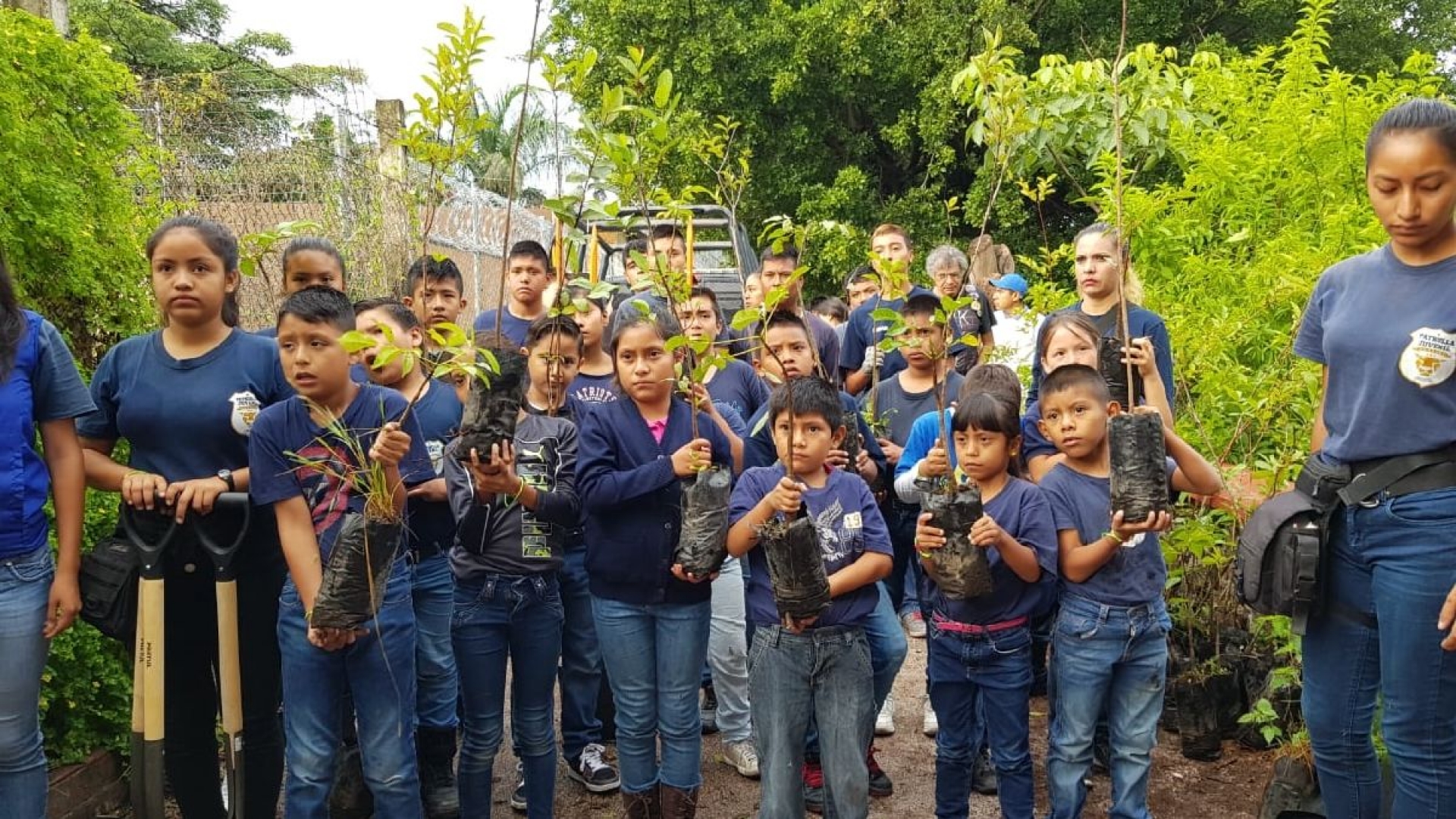 Cadetes de “Patrulla Juvenil” participan en jornada de reforestación en Cuautla