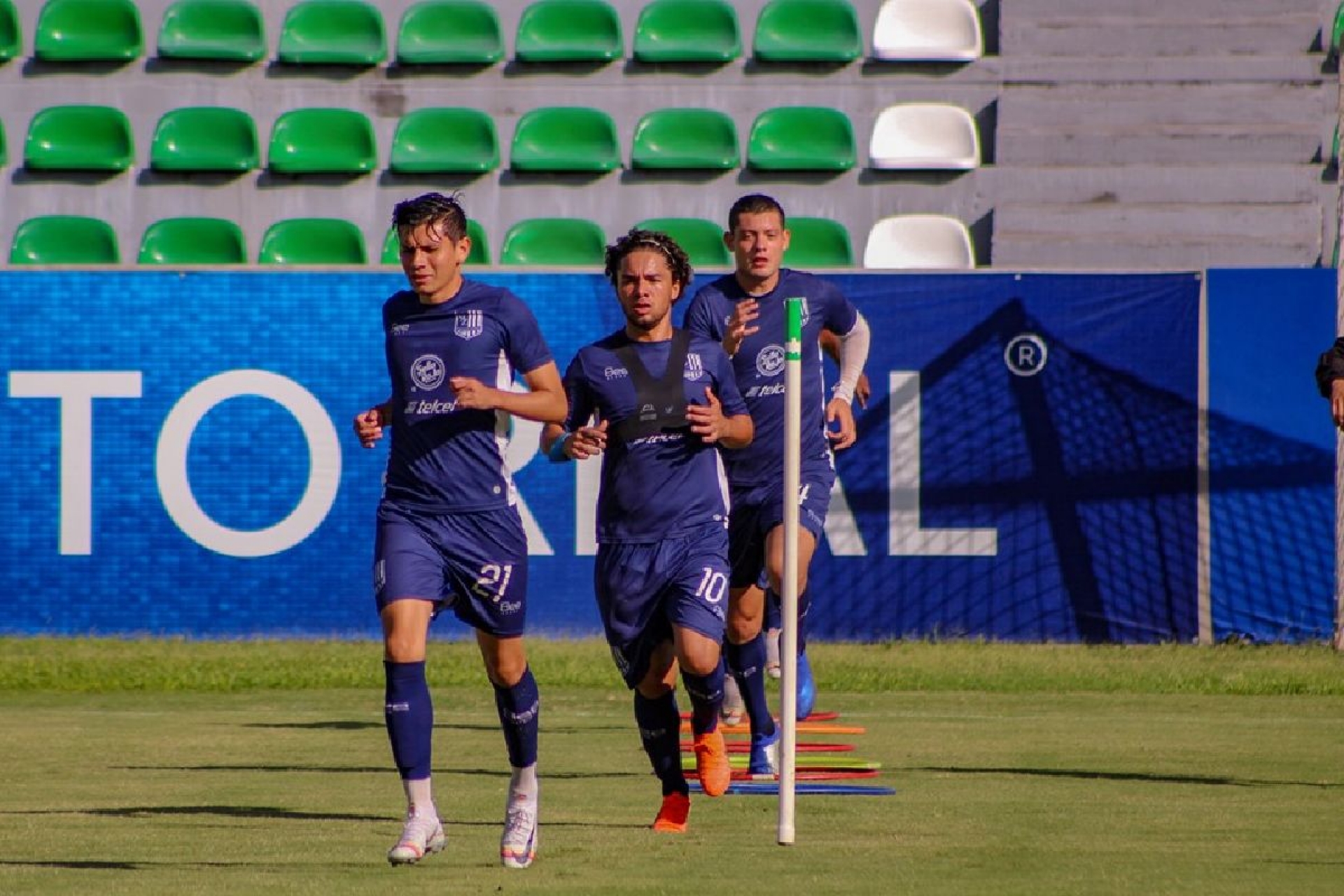 Van por el liderato