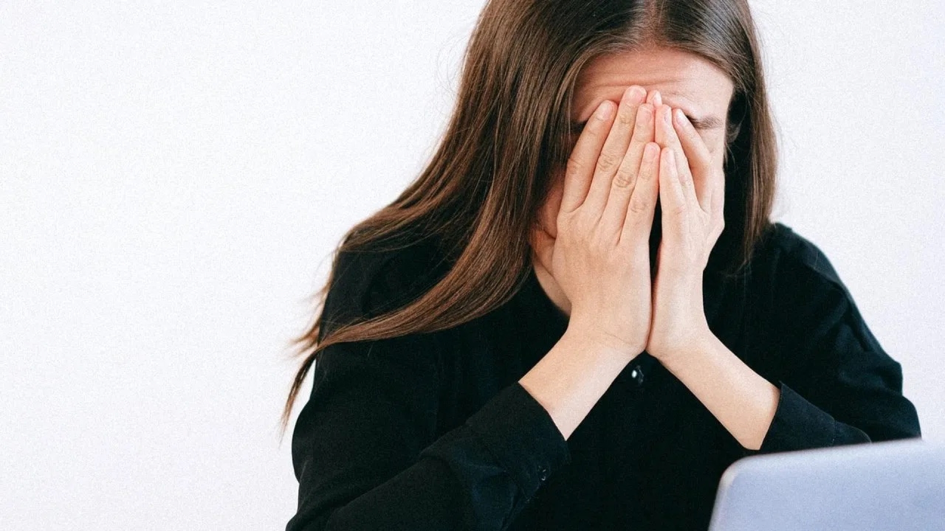 ¿Vives estresado? Cuidado, podrías desarrollar parálisis facial temporal