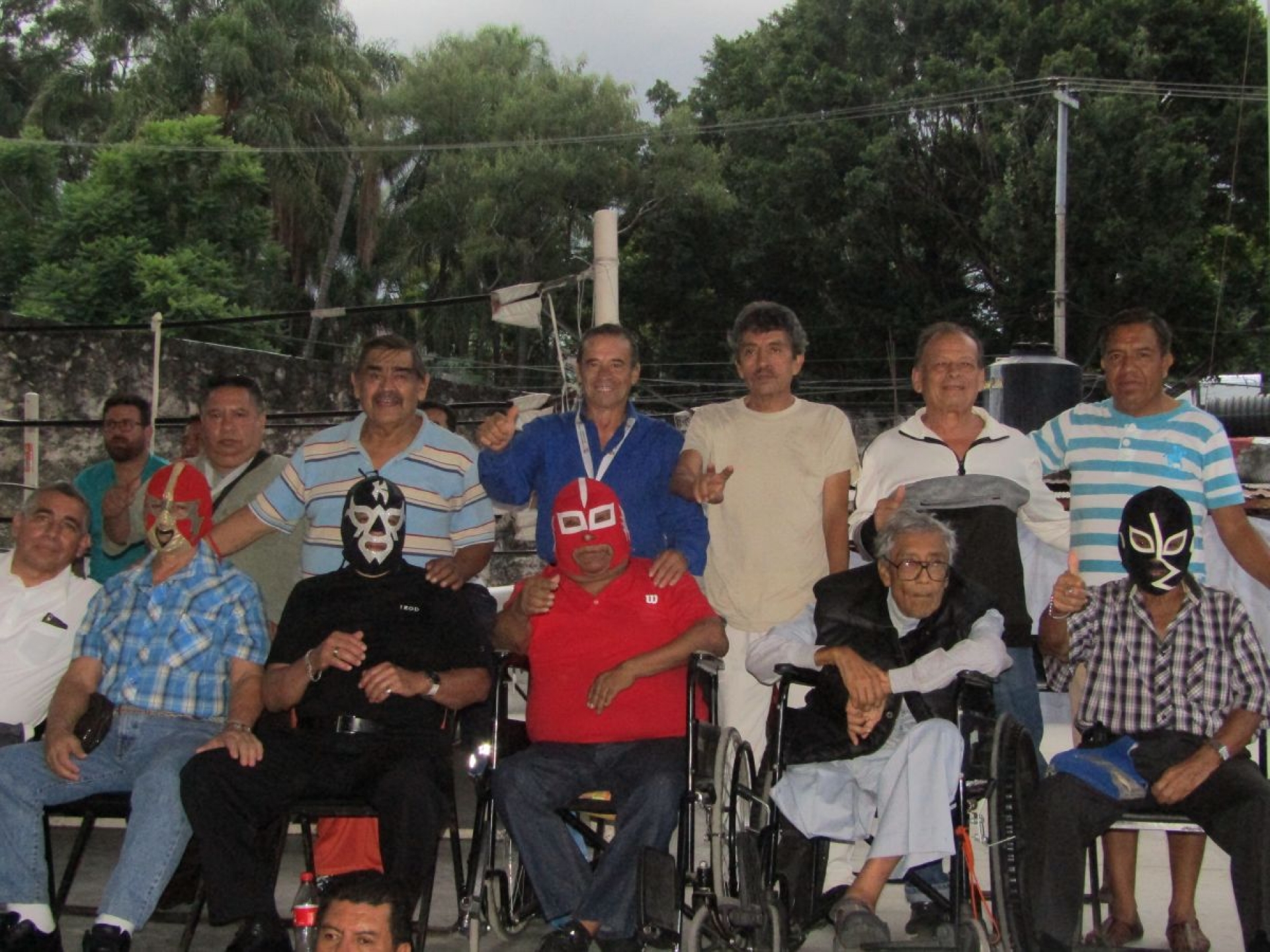 Rinden merecido homenaje a leyendas de la lucha libre morelense