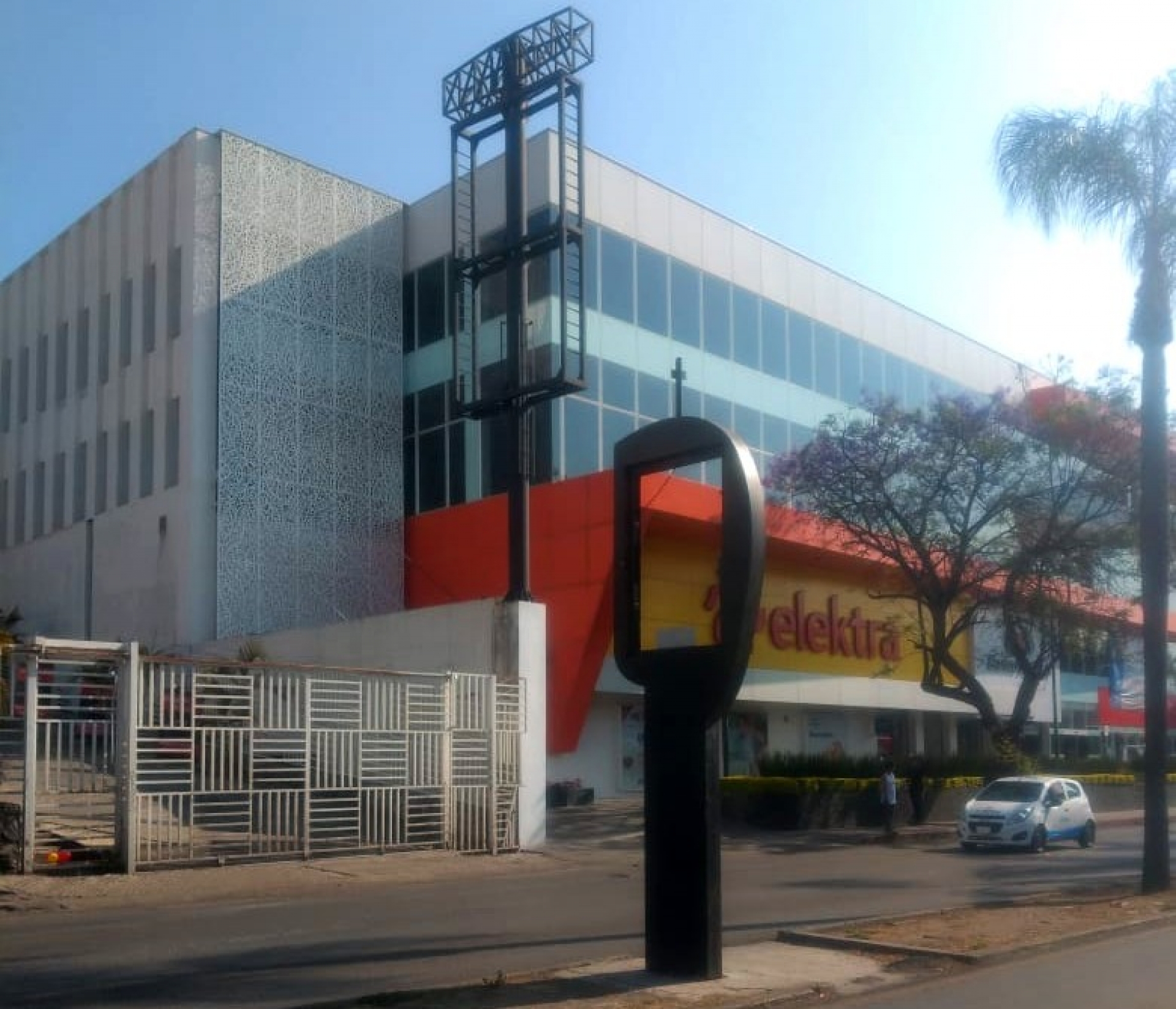 Retira Ayuntamiento de Cuernavaca 37 estructuras de publicidad