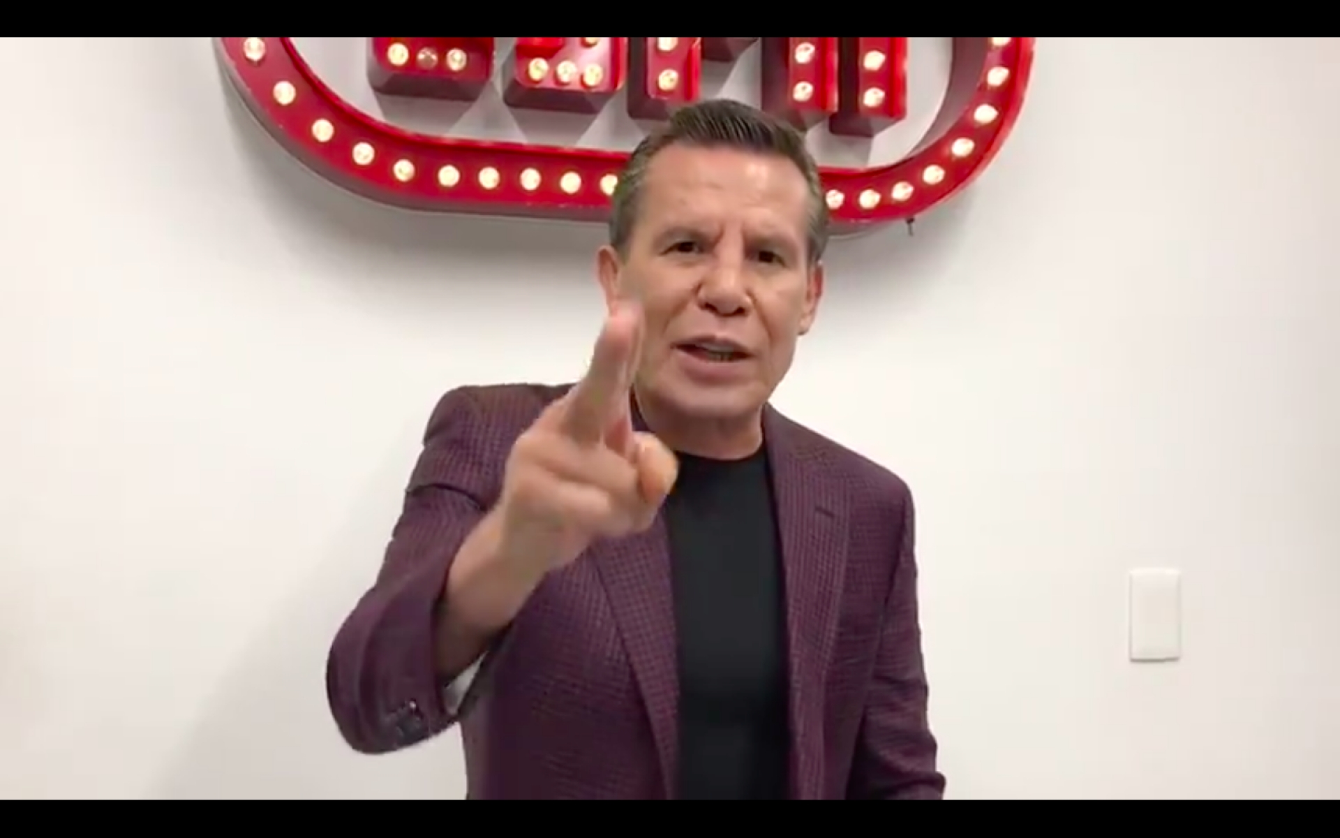 VIDEO: El campeón de boxeo Julio Cesar Chávez declaró la guerra a Carteles Bikers