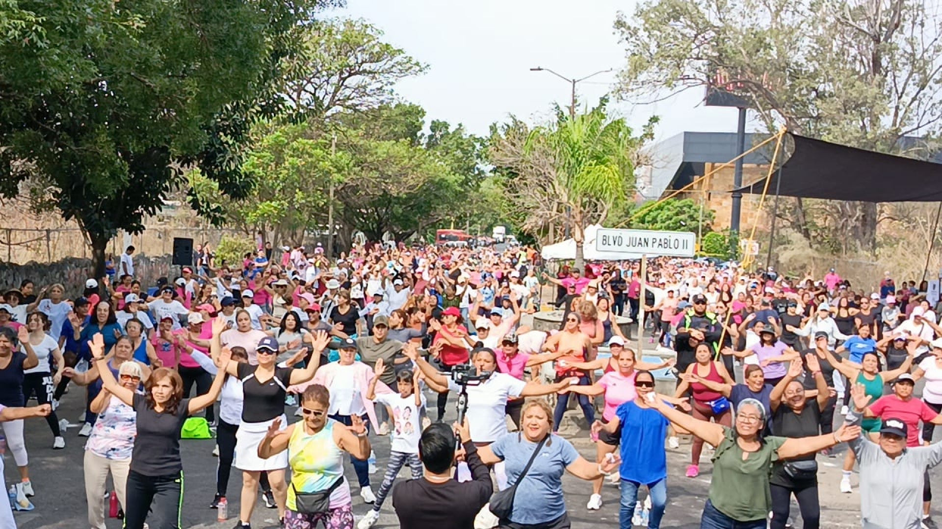 Con clase de zumba, ayuntamiento capitalino y DIF Cuernavaca festejan Día de las Madres
