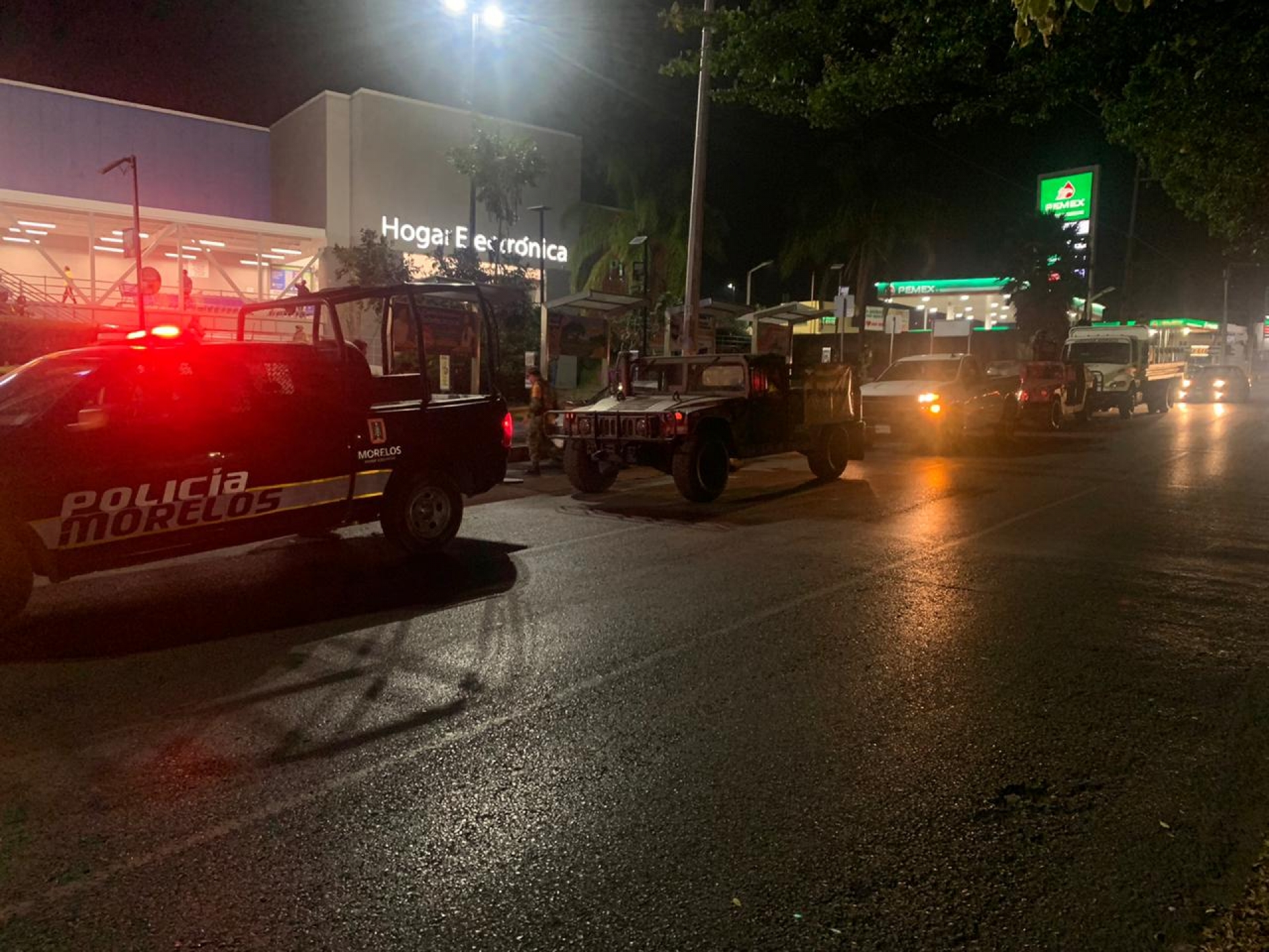Continúan operativos de vigilancia en tiendas comerciales de Morelos