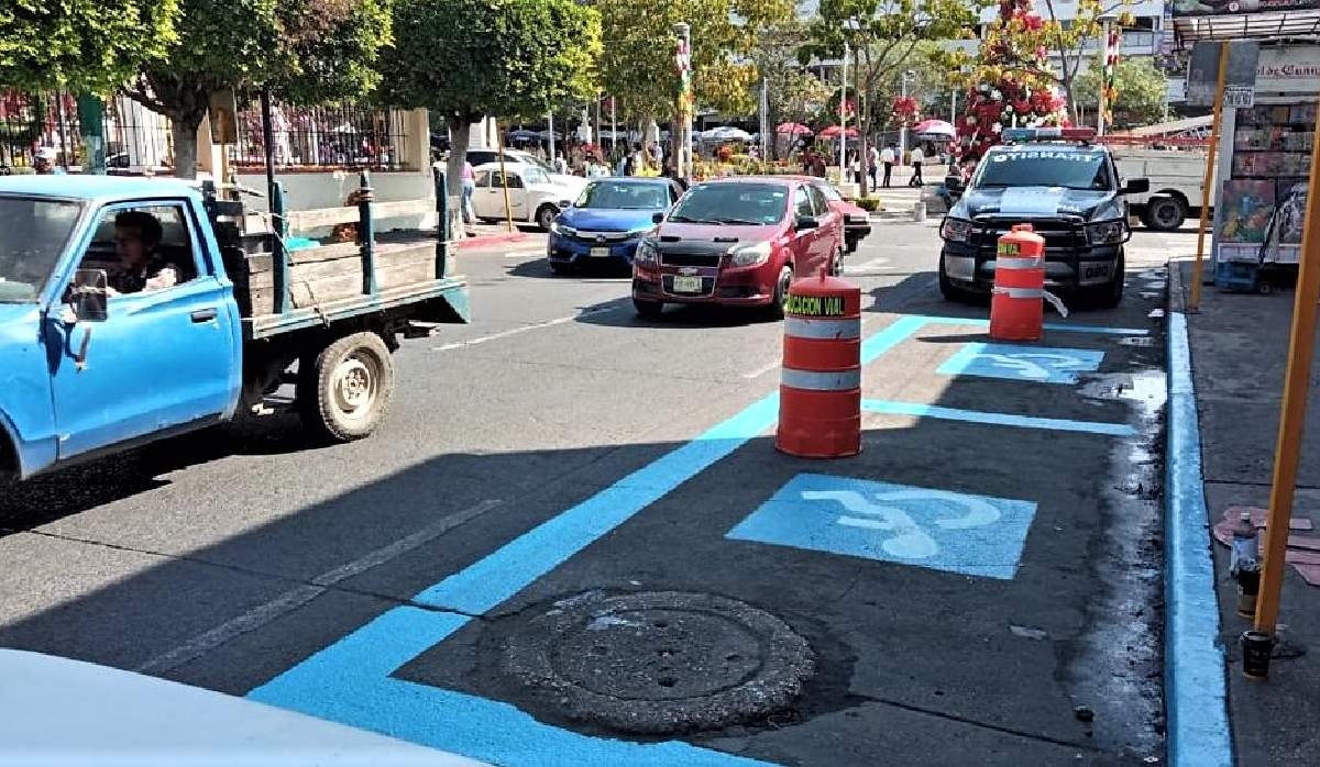 Inicia señalización de zonas prohibidas para estacionar vehículos en Cuautla
